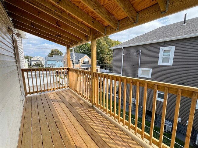 Building Photo - 42 Pinkham Rd