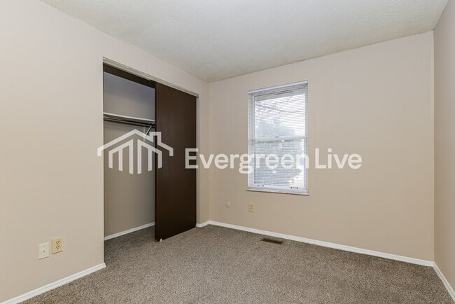 Building Photo - 8620 Baton Rouge Dr