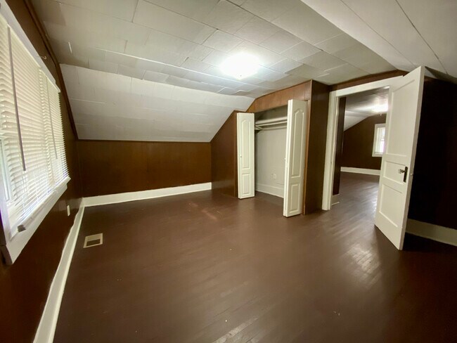 Building Photo - 1164 Kirkland Ave