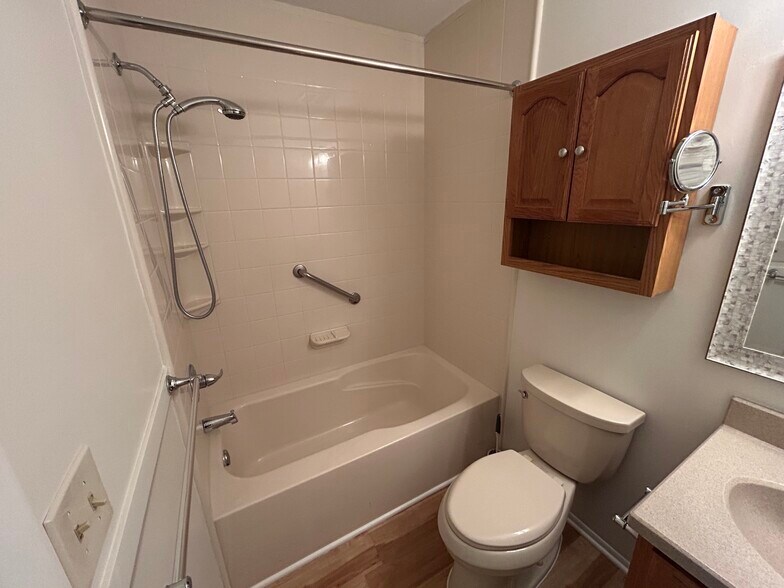 Bathroom 1 - 69 Old Mill Bottom Rd N