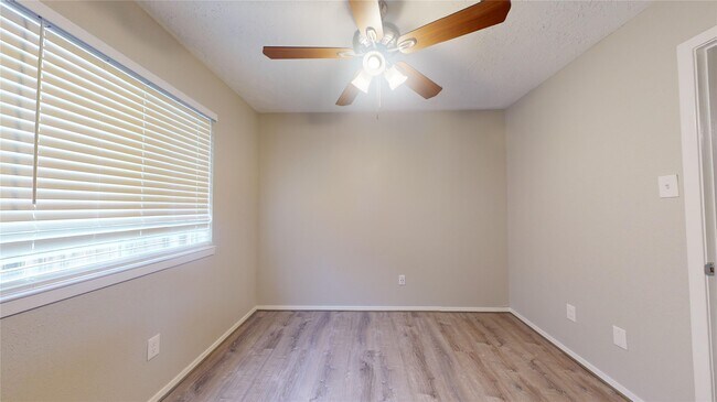 Building Photo - 2331 Barrington Pl Dr