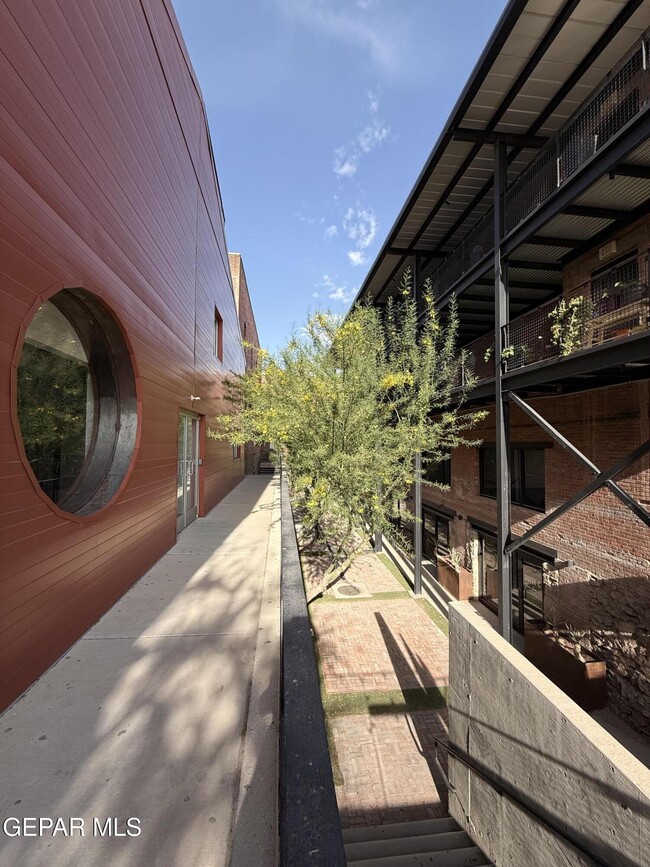 Building Photo - 200 Anthony St