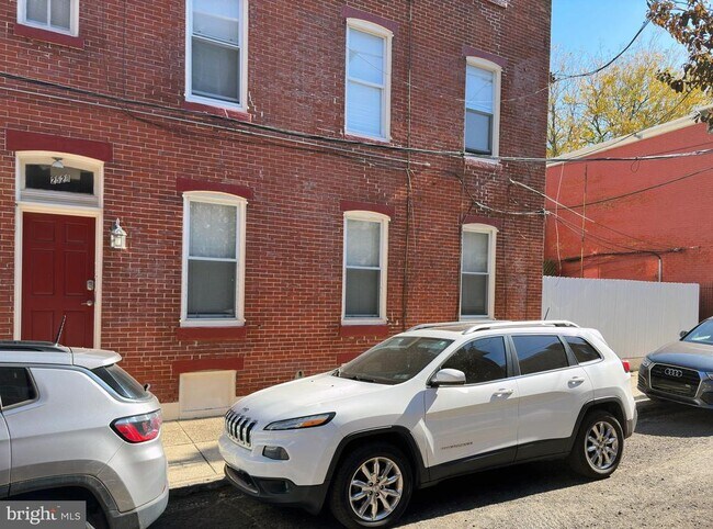 Building Photo - 2528 Poplar St