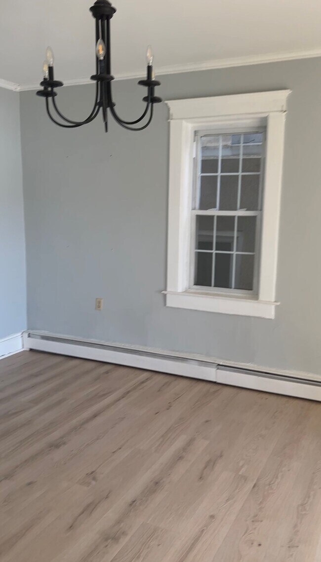 Building Photo - Lulu's Couture