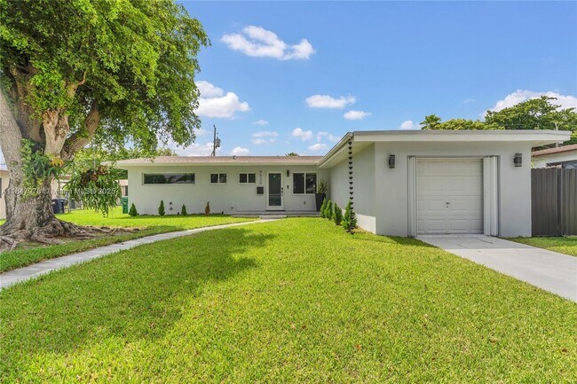 Building Photo - 9530 Jamaica Dr