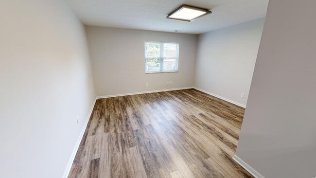 Building Photo - BEAUTIFUL 2 Bedroom, 1 bath in the heart of Clintonville available June 1! SEE IT TODAY!