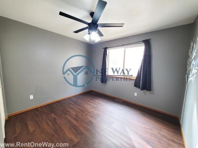 Building Photo - Amazing 3 Bed + 2 bonus rooms in Puyallup!