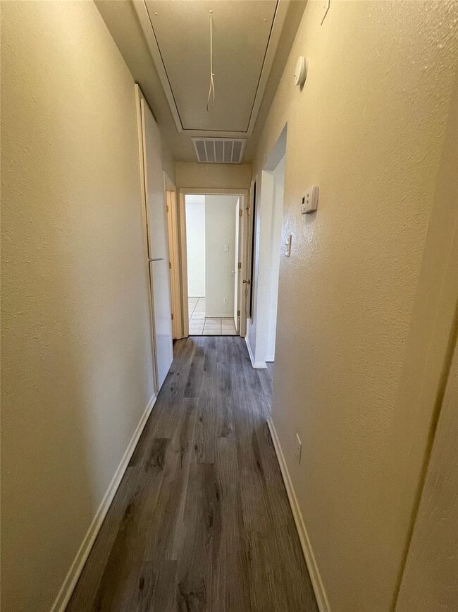 Building Photo - Cozy 2 Bedroom and 2 bathroom duplex for rent in Saginaw!