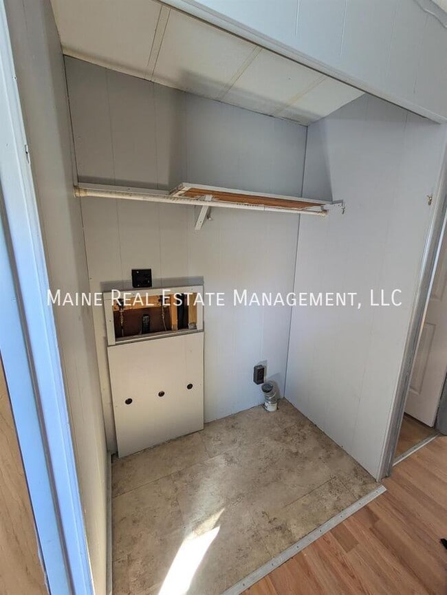 Building Photo - 72 Park Dr