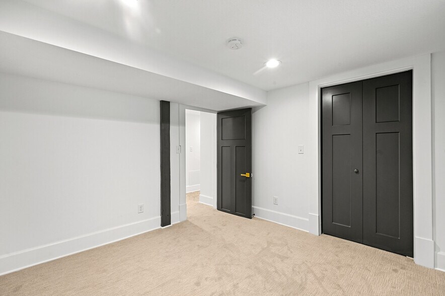 Building Photo - 3127 33rd Ave S