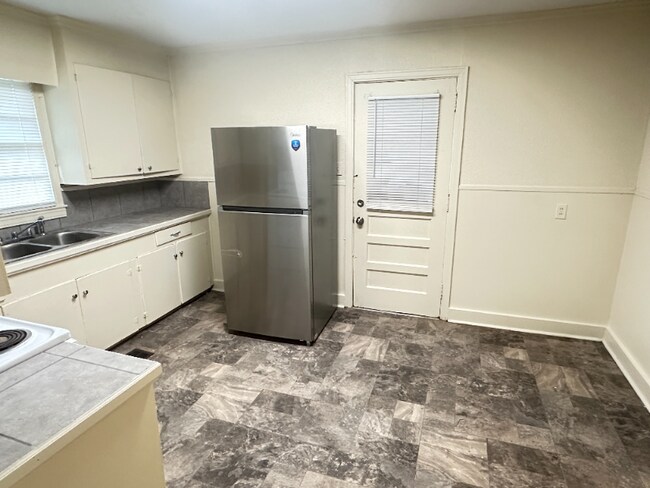 Building Photo - 3679 Southland Dr