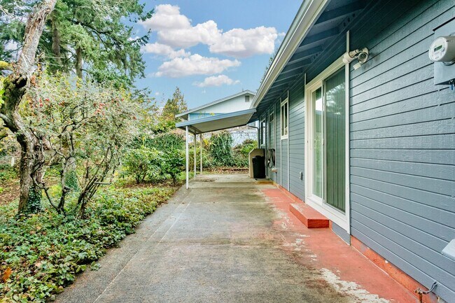 Building Photo - Charming Lakewood Rambler 3bd 1.5 bath