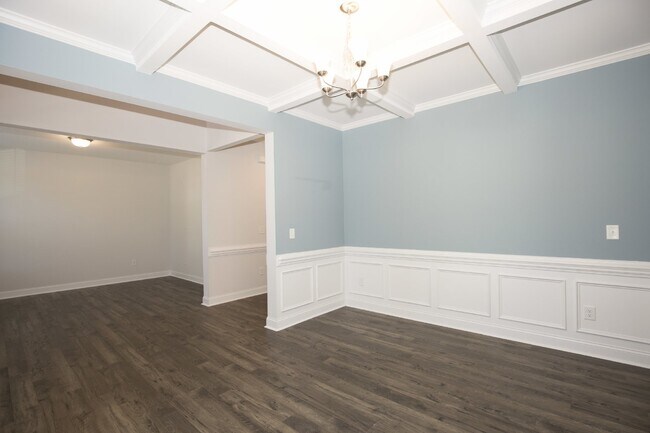 Building Photo - Charming 4 Bedroom Rental Home with Spacio...