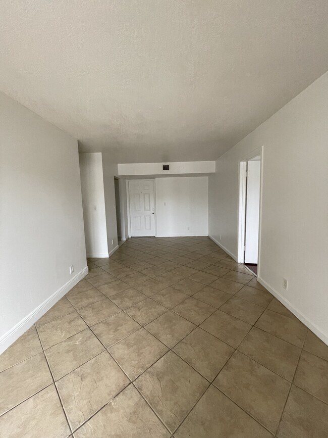 Building Photo - 3720 NW 88th Ave