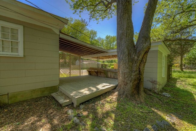 Building Photo - 777 Loeb St