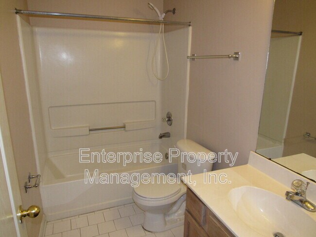 Building Photo - 9740 Riggin Dr