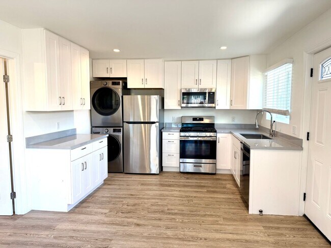 Building Photo - 4750 W 142nd St