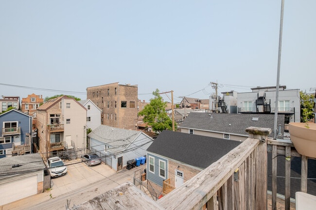 Building Photo - 1342 N Cleaver St