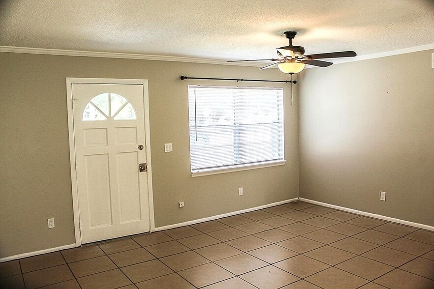 Building Photo - 1605 40th Ave