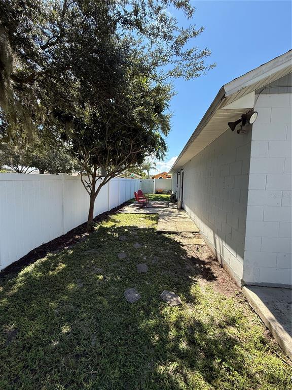 Building Photo - 9941 Red Clover Ave