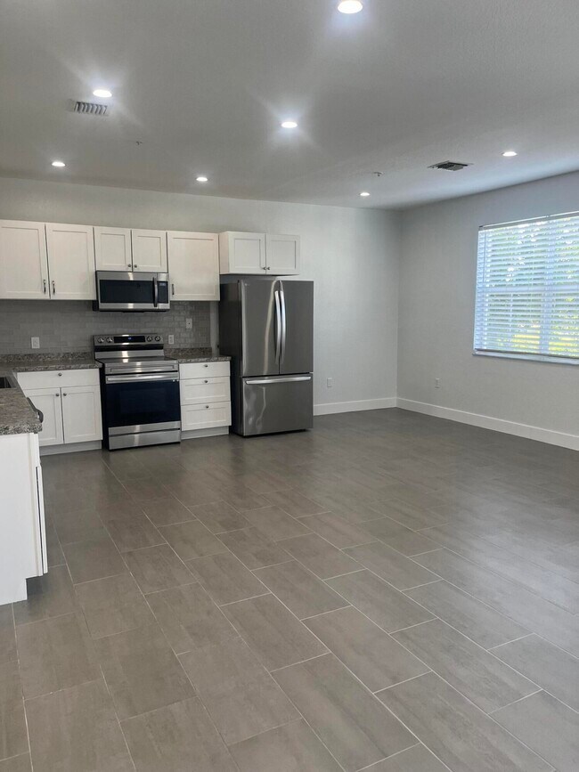 Building Photo - 2137 Shoma Dr