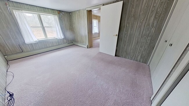 Building Photo - 2nd Floor Apartment