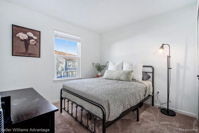 Building Photo - 594 Anne Ave