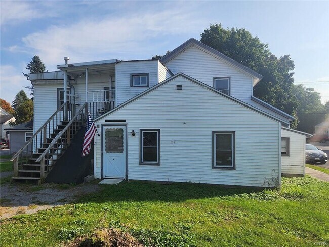 Primary Photo - 100-106-106 Franklin St