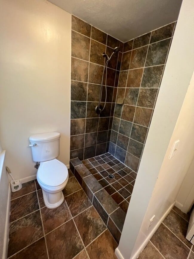 Building Photo - Spacious 3 bed 2 bath house in Athens!