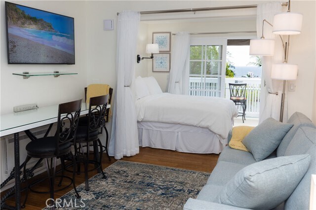 Building Photo - 464 Bent St