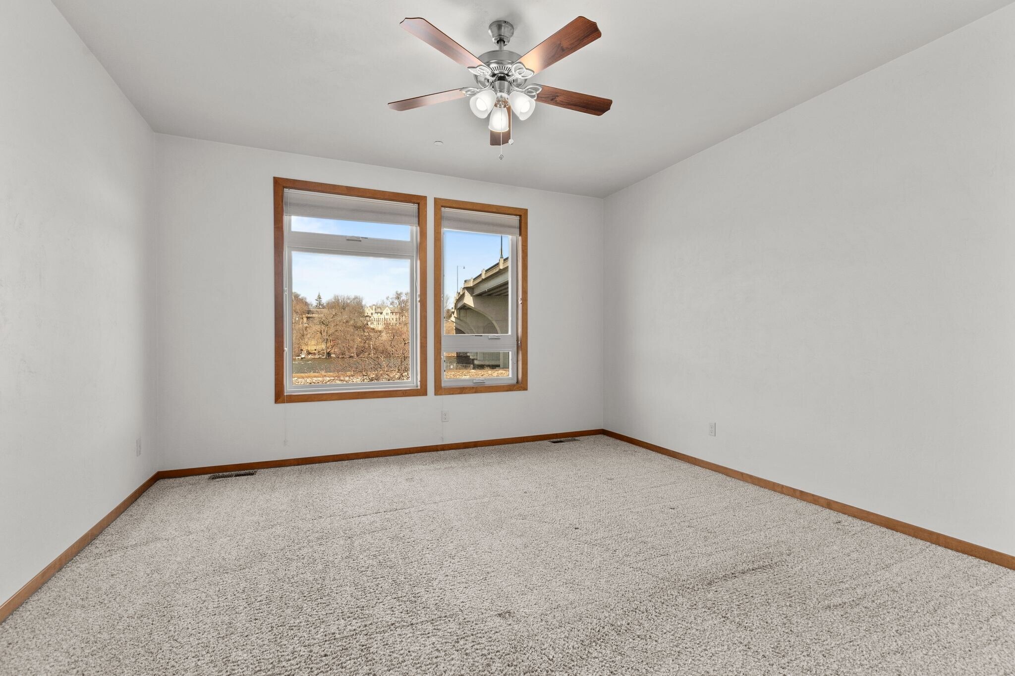 Building Photo - 1141 E Banta Ct