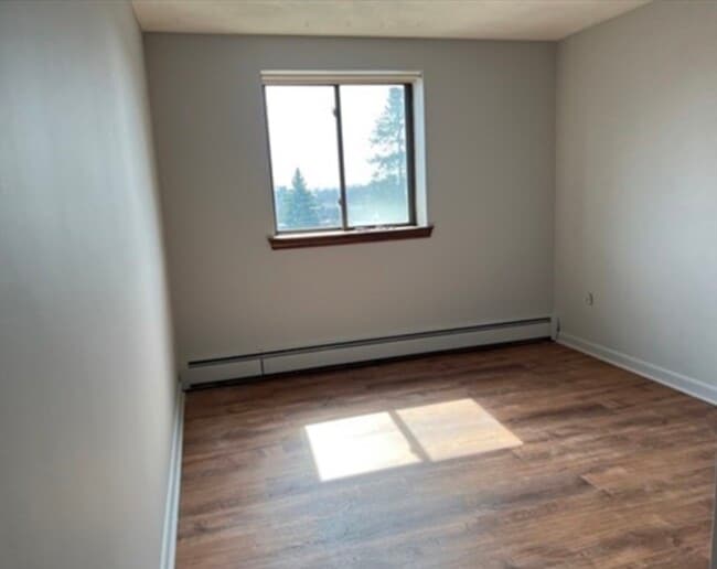 Building Photo - 300 Governors Dr