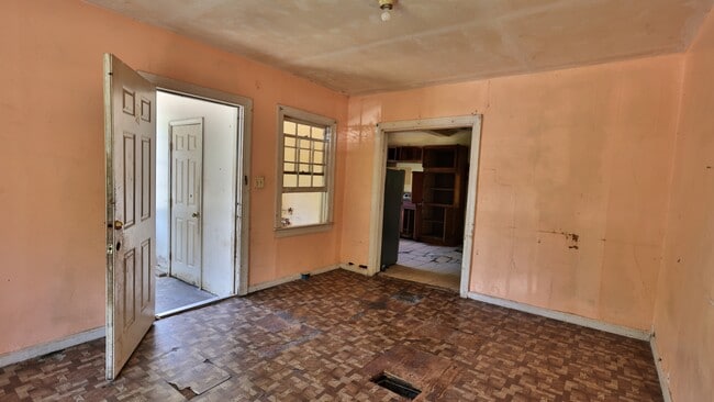 Building Photo - 127 Barbara Ave