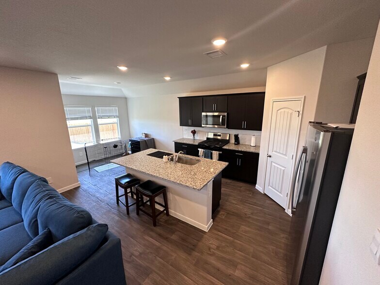 Building Photo - 121 Escala Way