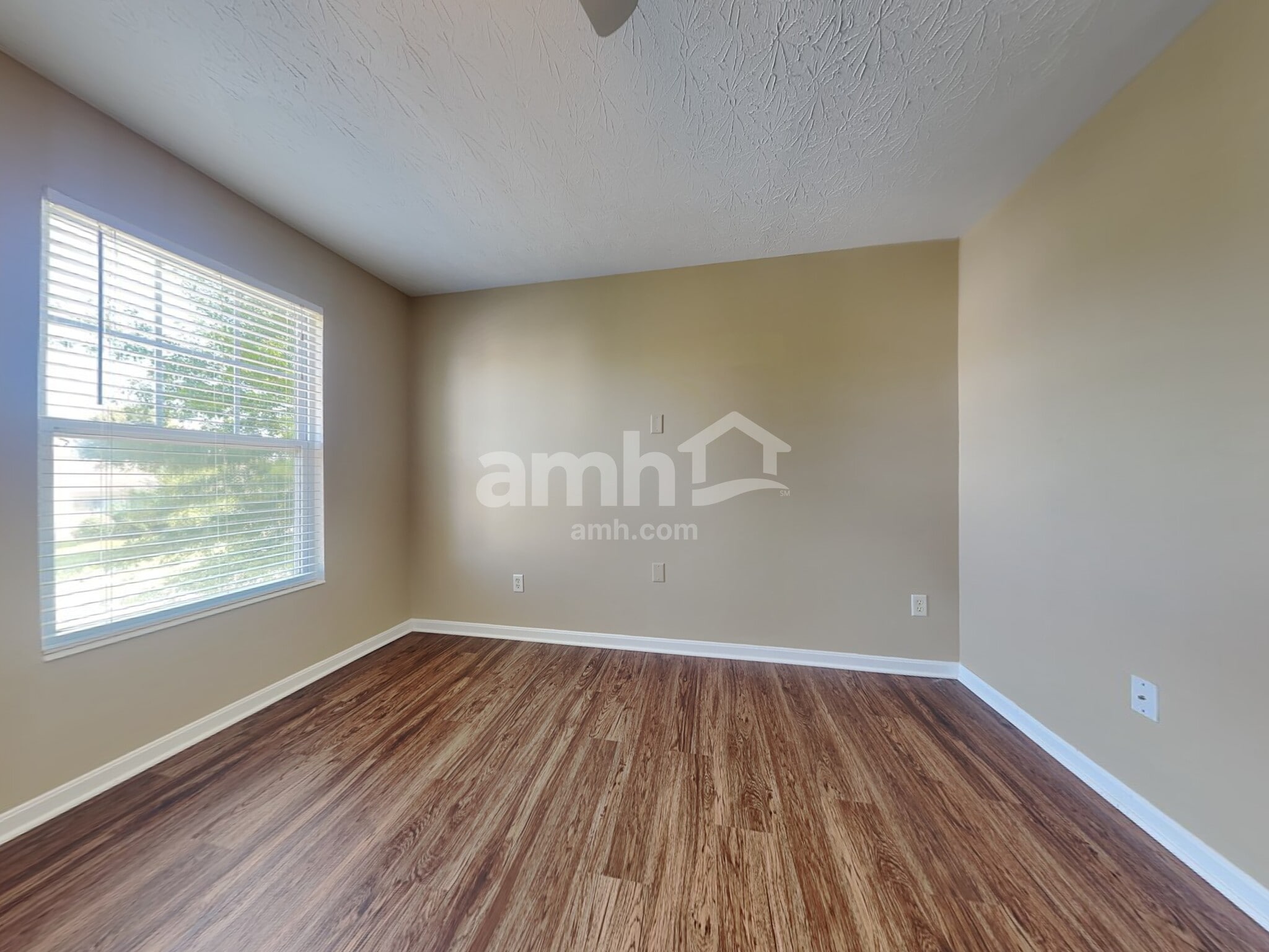 Building Photo - 5569 Windsor Ct