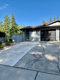 Building Photo - LARKSPUR 2431-2433