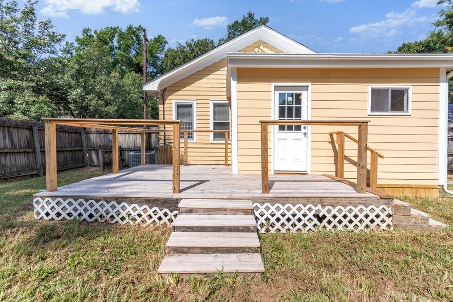 Building Photo - 524 Haynes St