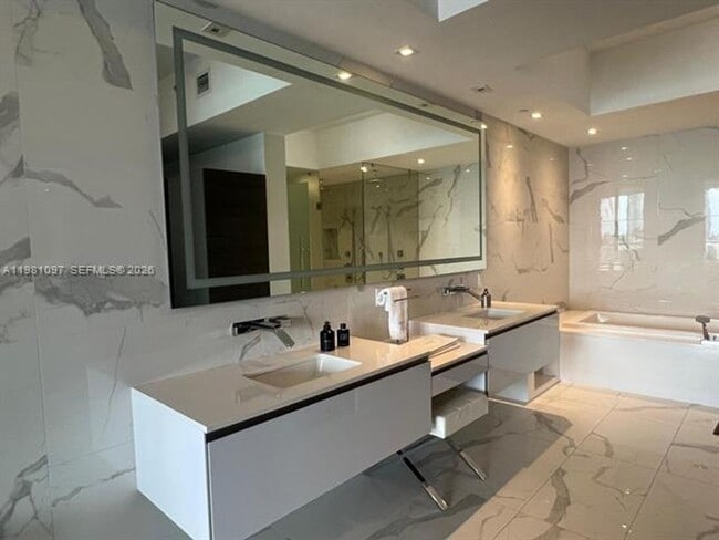 Building Photo - 5500 Island Estates Dr