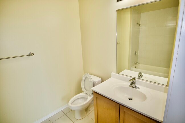 Building Photo - 1 E 8th St