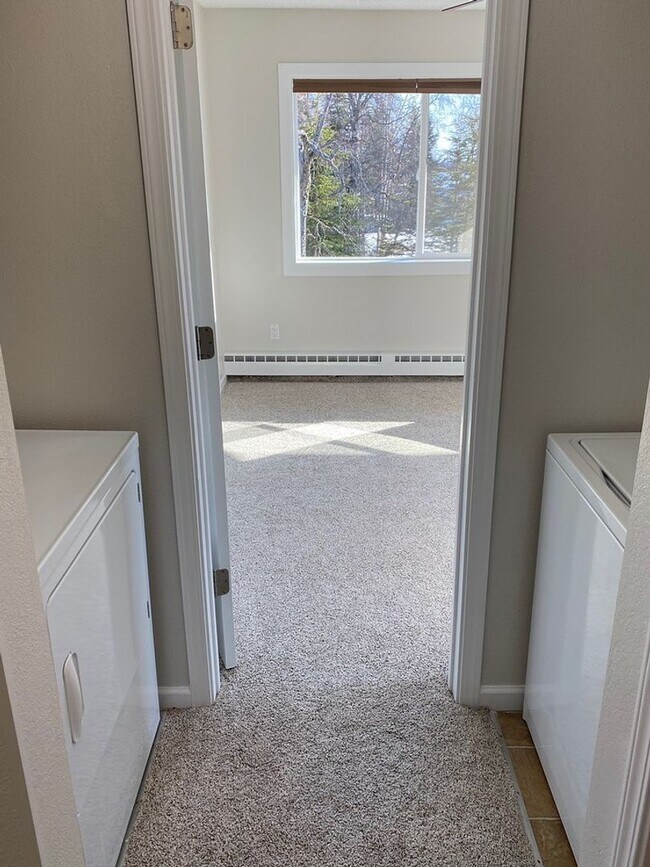 Building Photo - 108 S Tinker Ln