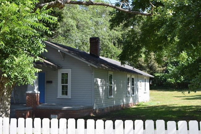 Building Photo - 701 Faucette St