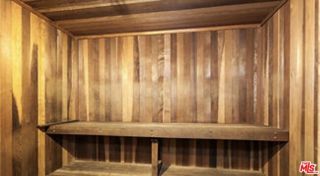 Building Photo - 121 S Hope St