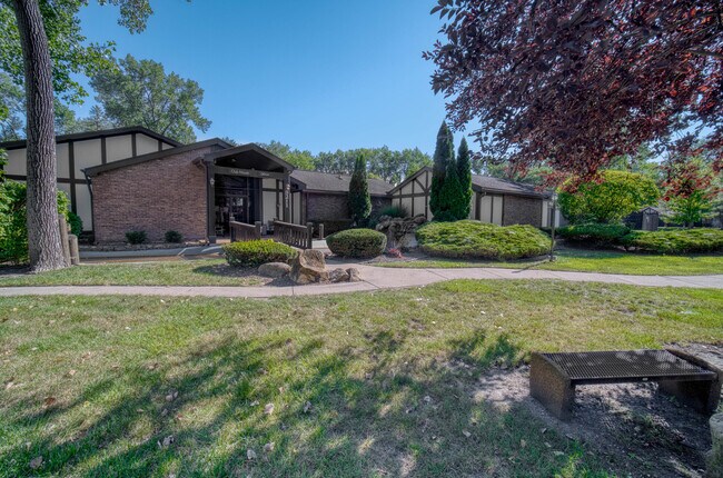 Building Photo - 8235 Poplar Ln
