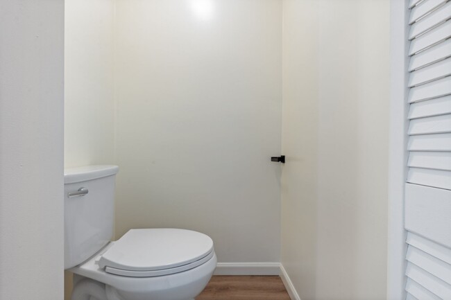 Building Photo - Renovated 2BR in Milwaukie