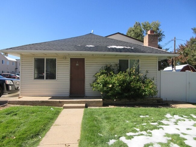 Primary Photo - 4 bedroom, 2 bathroom apartment