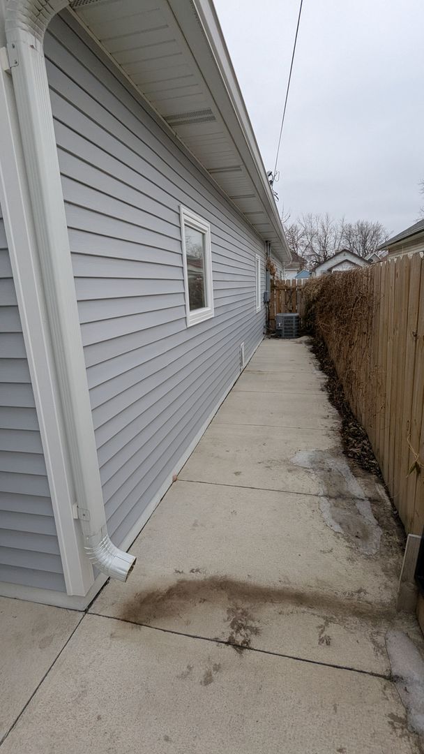 Building Photo - 1600 4th Ave