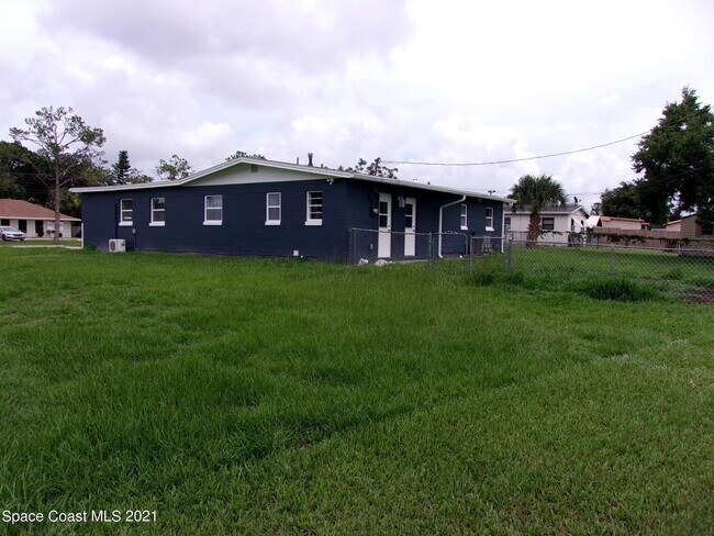 Building Photo - 1240 N Singleton Ave