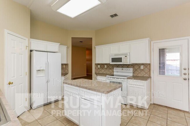 Building Photo - 4300 Capri Dr