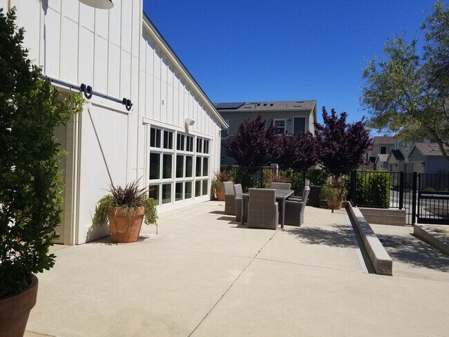 Building Photo - ALMOST NEW, SUPER CLEAN 2 BED, 2.5 BATHS, WOOD FLOORS, STAINLESS STEEL APPLIANCES, CLUBHOUSE WITH...