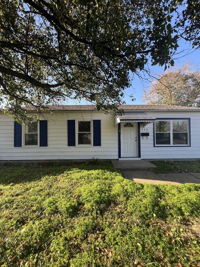 Primary Photo - 715 St Barbara Ln